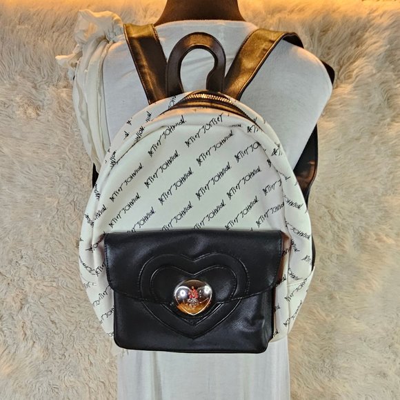 Betsey Johnson White and Black Signature Back Pack - Picture 1 of 10